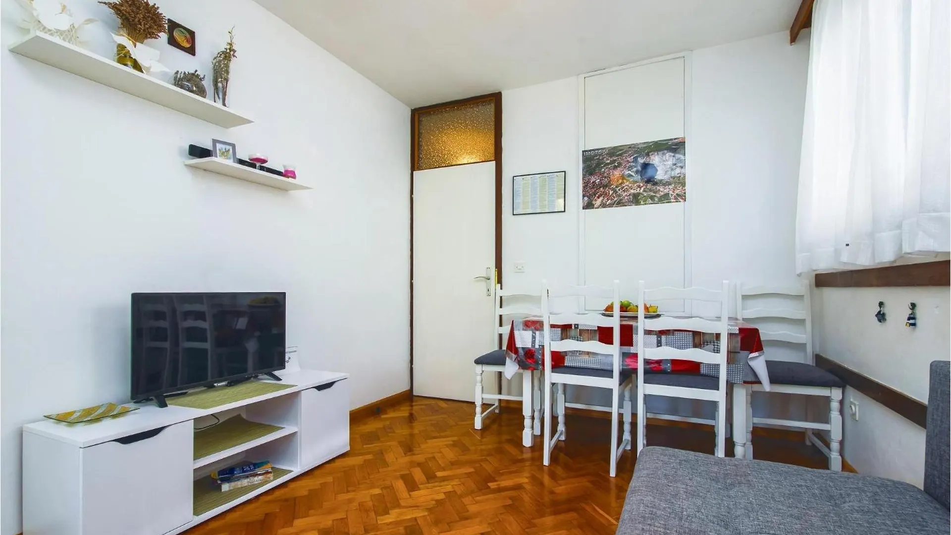 Beautiful Apartment In Split With Kitchen