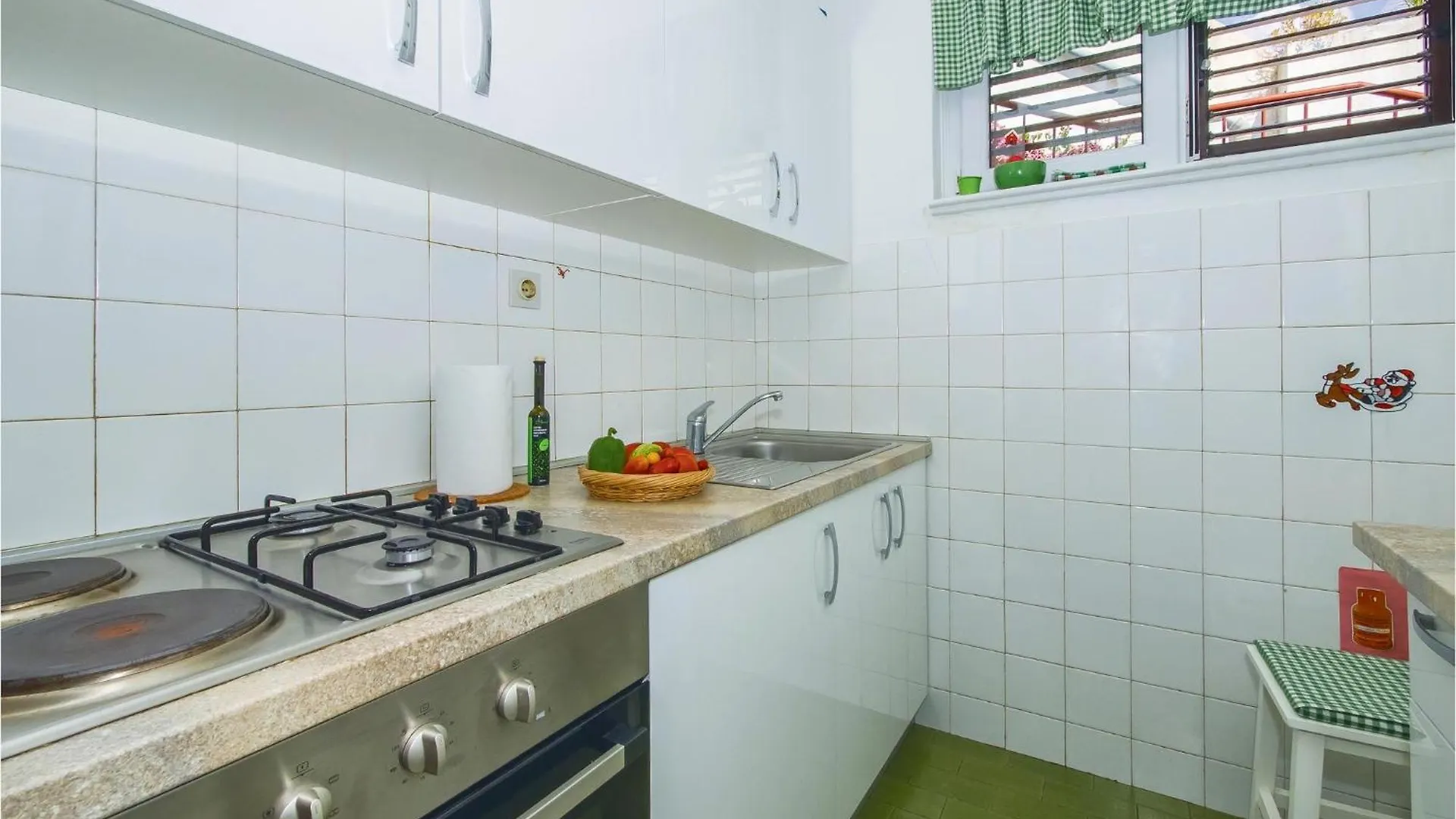 Beautiful Apartment In Split With Kitchen