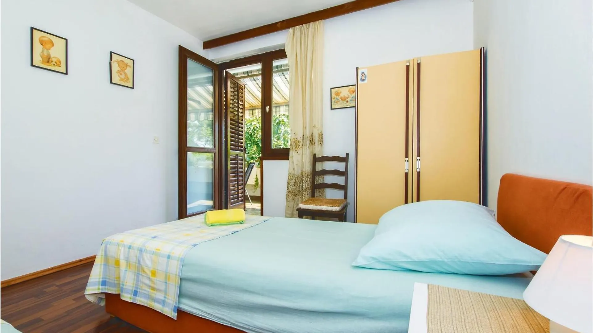 Beautiful Apartment In Split With Kitchen Croacia