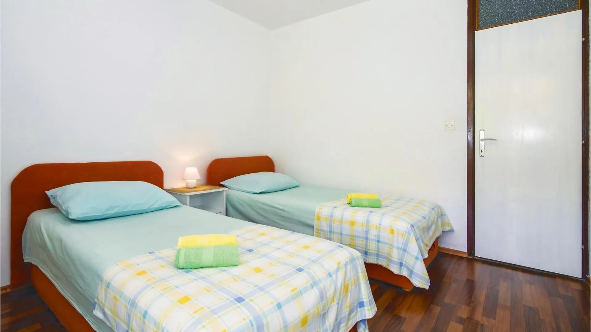 Beautiful Apartment In Split With Kitchen